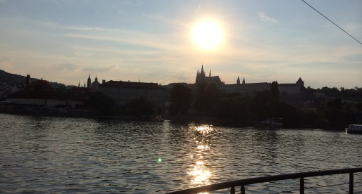 Il castello di Praga dalla Moldava